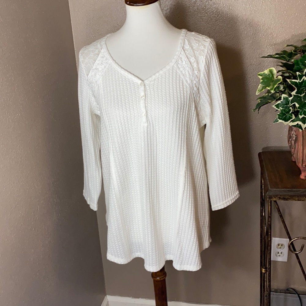 Absolutely Famous White long sleeves sweater. - Picture 1 of 4